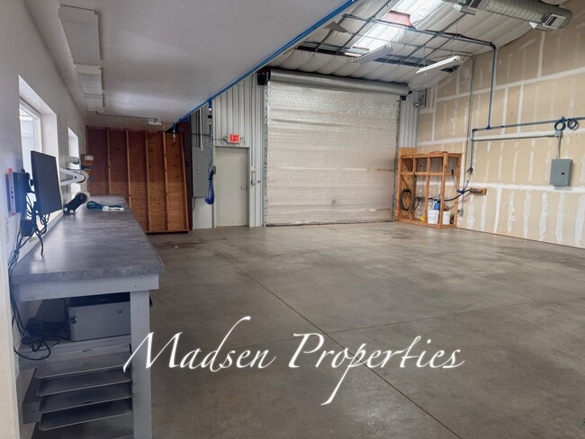 Building Photo - 1115 E Ewald Ct