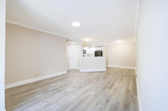 Building Photo - 927 Siesta Key Blvd