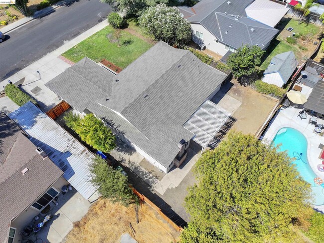 Building Photo - 630 Heather Pl