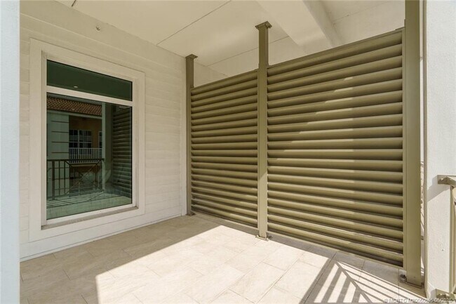 Building Photo - 41 SW Seminole St