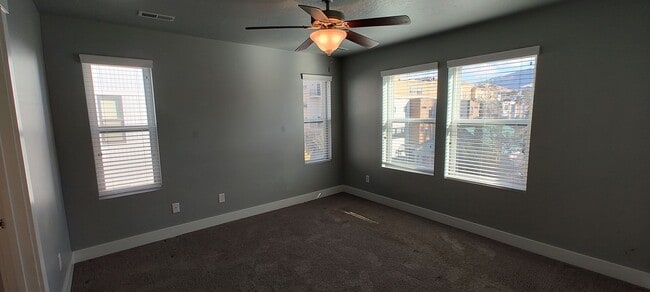 Building Photo - GORGEOUS Downtown Unit!!!