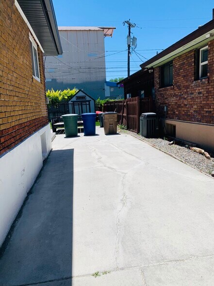Long driveway - 544 Wilmington Ave