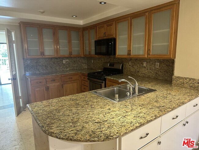 Building Photo - 2748 Bottlebrush Dr