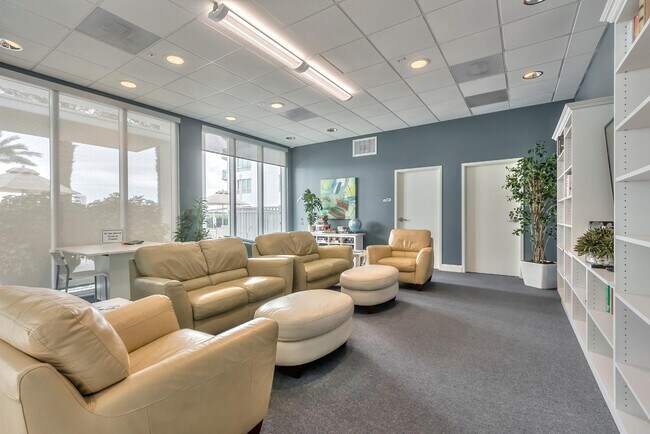 Building Photo - 241 Riverside Dr