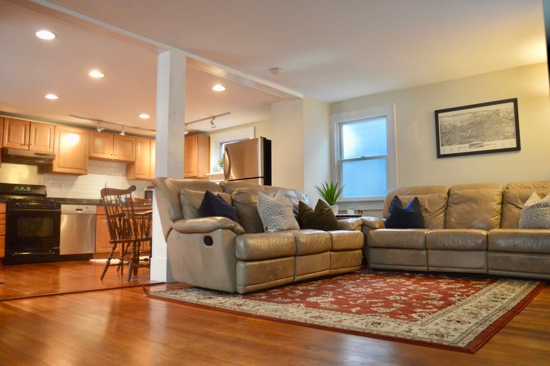 Building Photo - 56 Ash St