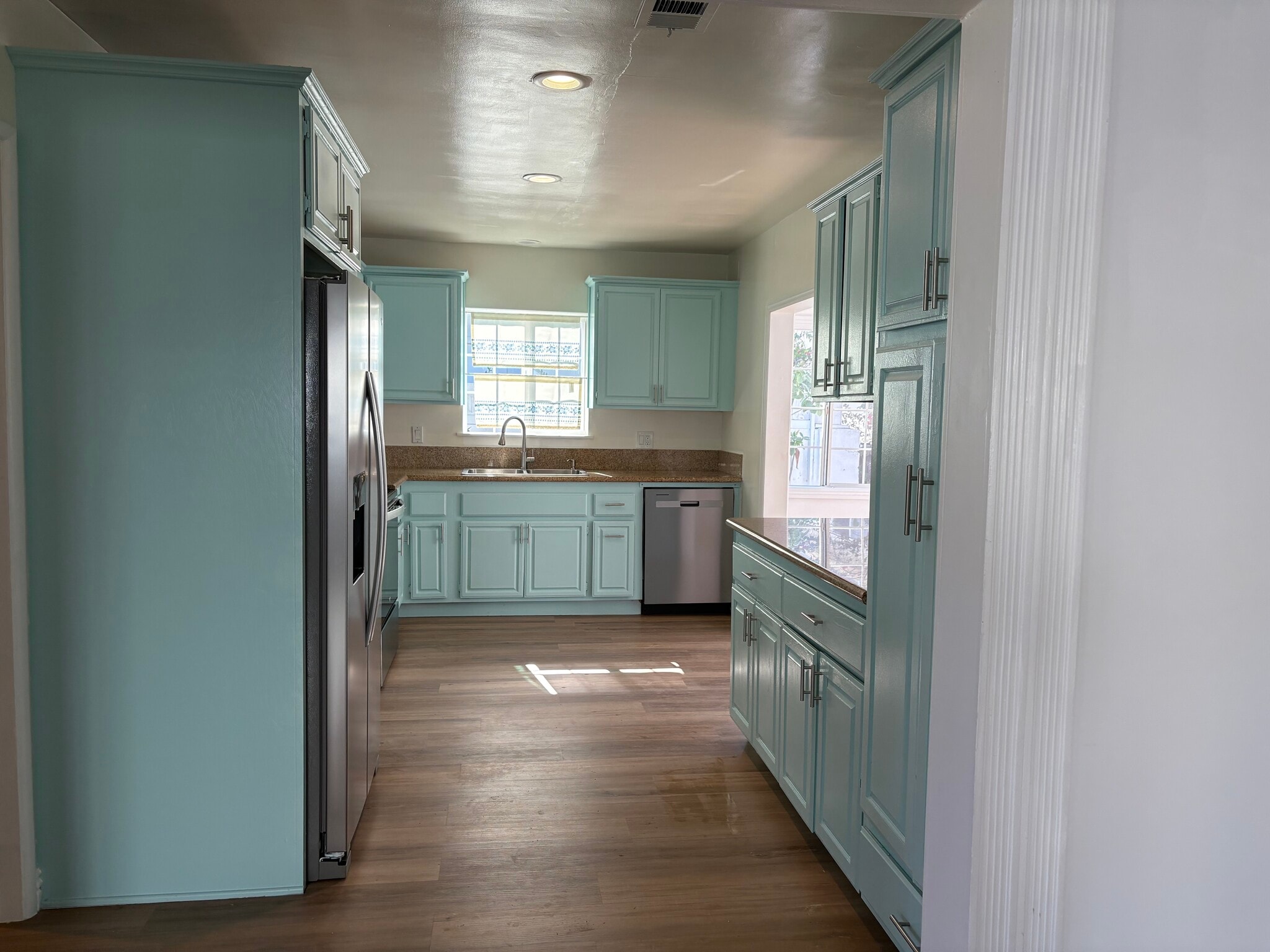 Building Photo - 2405 Perkins Ln