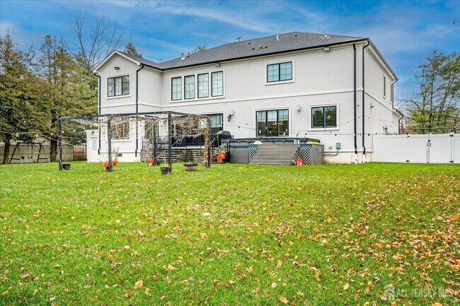 Building Photo - 3979 Park Ave