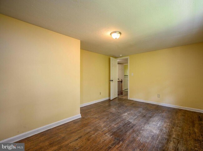 Building Photo - 6007 Bradley Ln