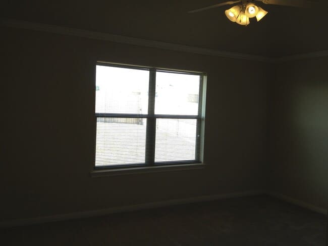 Building Photo - 3BR / 2BA Duplex in Hewitt, Texas | Midway...