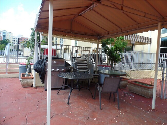 Building Photo - 210 172nd St