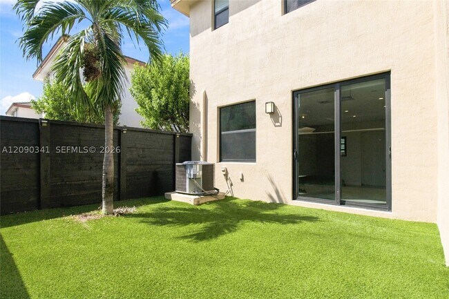 Building Photo - 15839 NW 91st Ct
