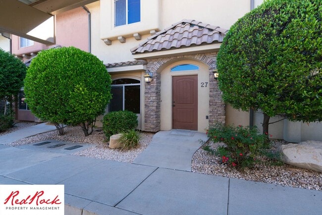 Building Photo - 3 Bedroom Townhome In Southgate Community