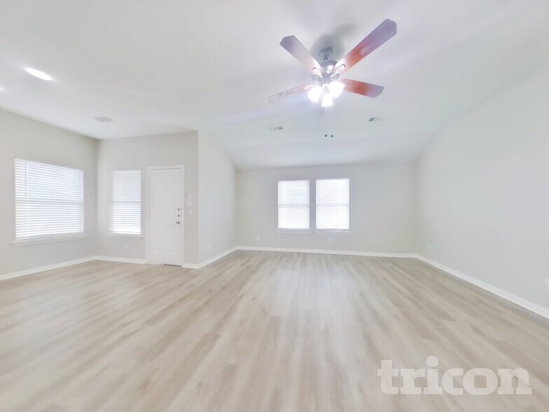 Building Photo - 23303 Crosscut Pass Dr