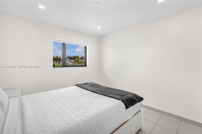 Building Photo - 1417 SW 139th Ave