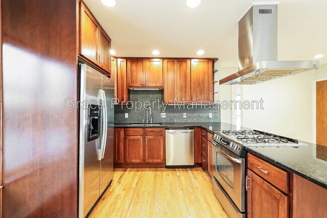 Building Photo - 3075 N Dahlia St