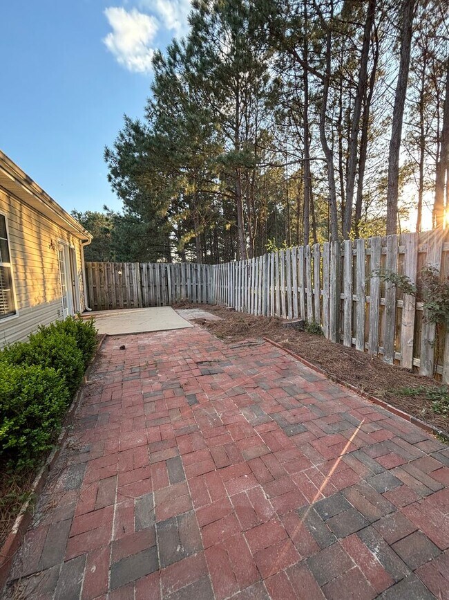 Building Photo - AVAILABLE NOW- LOW MAINTENANCE, MOVE-IN READY PATIO HOME IN NE COLUMBIA!!