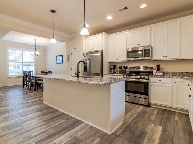 Building Photo - Spacious Furnished 4BR Townhome with First-Floor Owner’s Suite Near Rehoboth Beach - Sawgrass