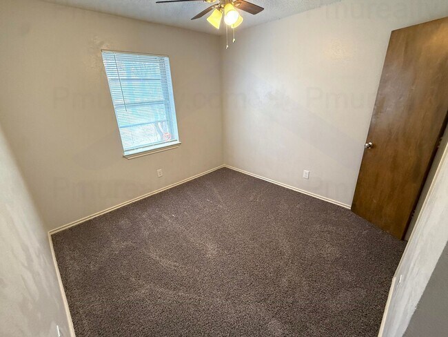 Building Photo - AVAILABLE NOW!!! Lovely 3-Bedroom 1.5-Bathroom in Duncanville - Two blocks from the Duncanville H...