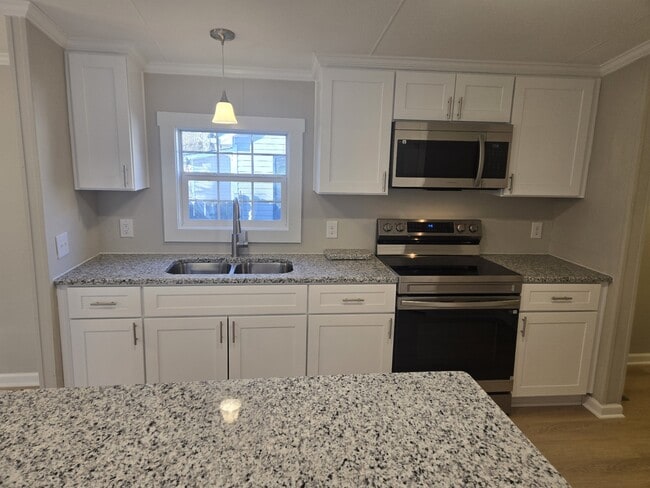 Building Photo - 223 E Park Ave