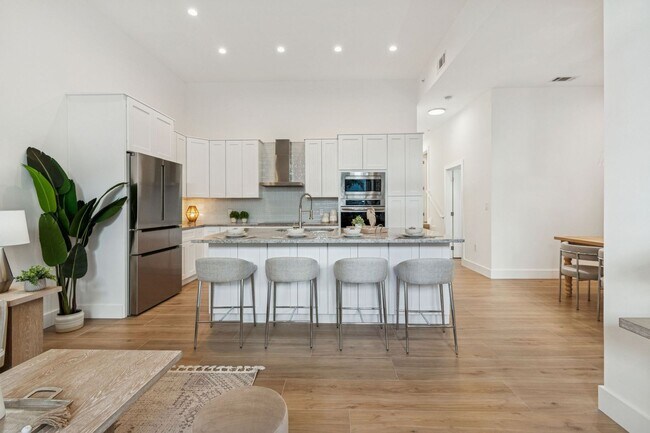 Building Photo - 1343 4th St