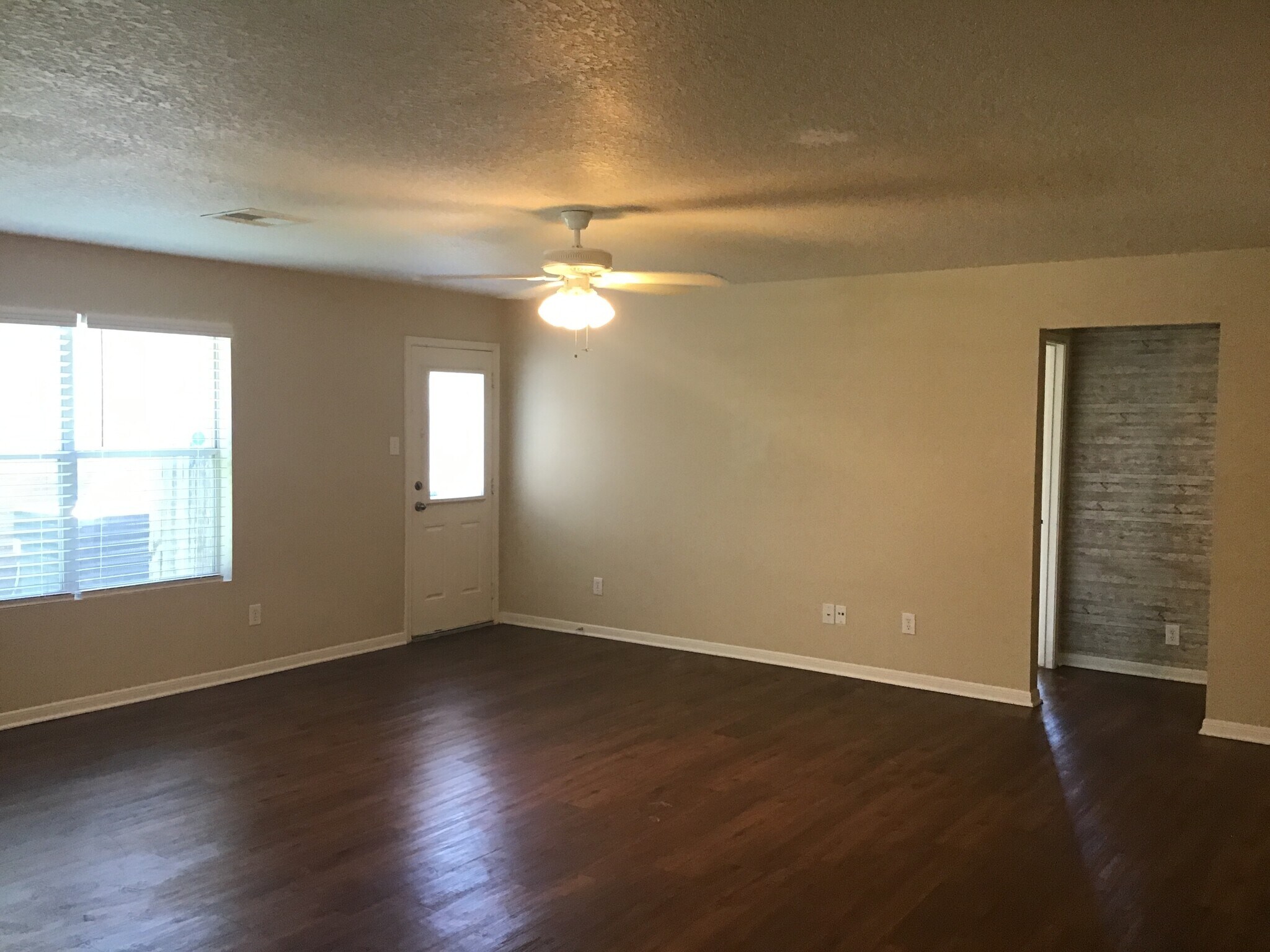Building Photo - 5602 Darby Square Trl