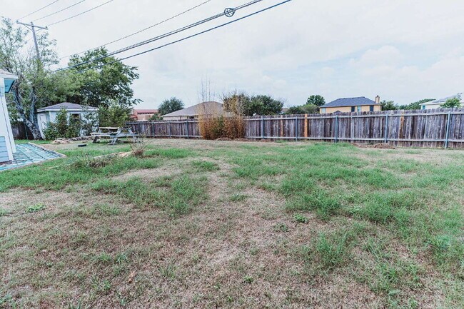 Building Photo - "Well-maintained 4-Bedroom Gem with 2 Full Baths and a Fireplace in Desirable Harker Heights Neig...