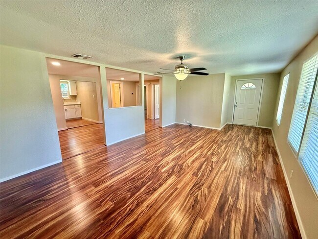 Building Photo - 417 Putman St
