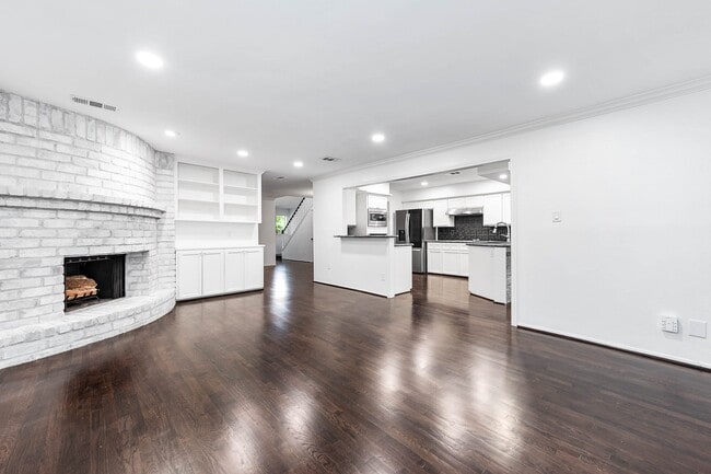 Building Photo - 727 Bunker Hill Rd