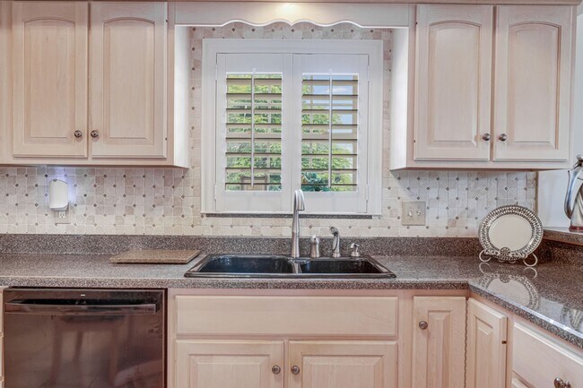 Building Photo - 2923 Rutherford Dr