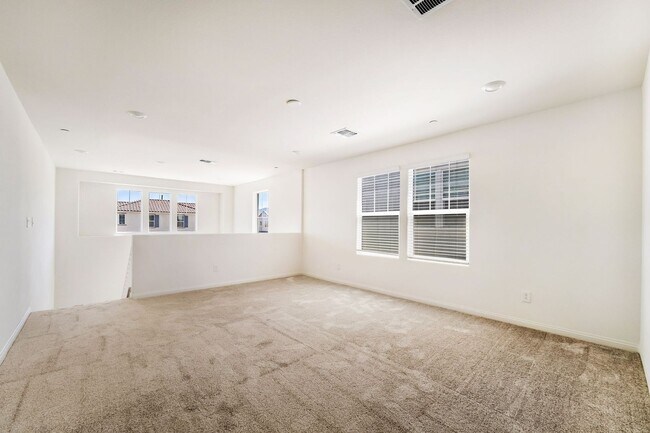 Building Photo - Modern Open-Concept Home with Loft & Designer Finishes in Inspirada!