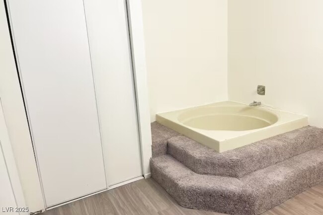 Building Photo - 4650 Koval Ln