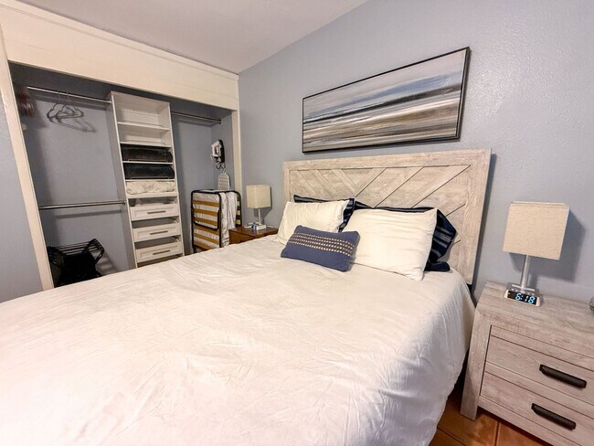 Building Photo - 14898 Granada Dr