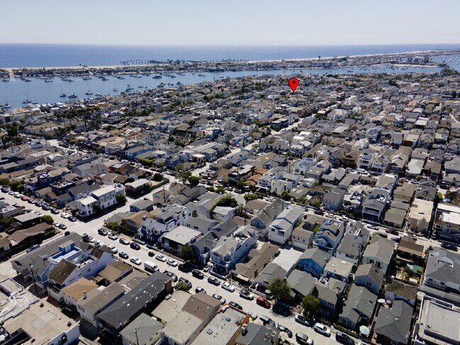 Building Photo - "Charming 4-Bedroom Classic Cottage & Cozy Fireplace in heart of Balboa