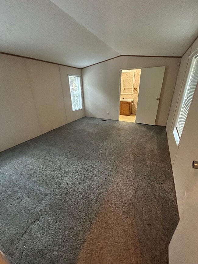 Building Photo - Two Bedroom Mobile Home for Rent in Maple ...