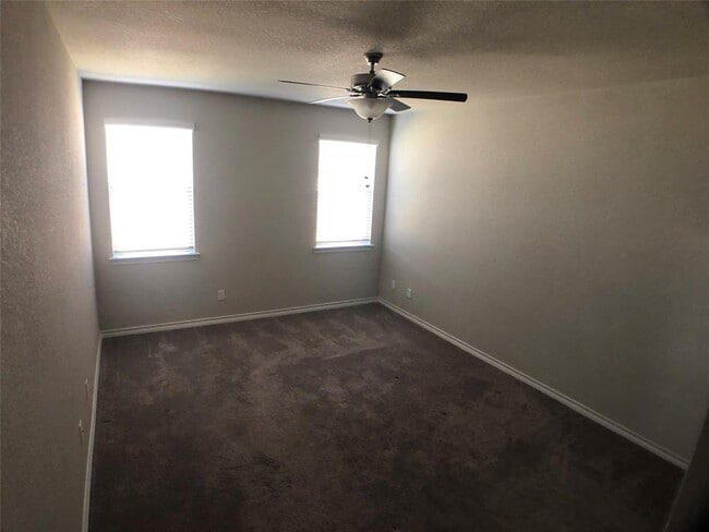 Building Photo - 113 Flexus Ln