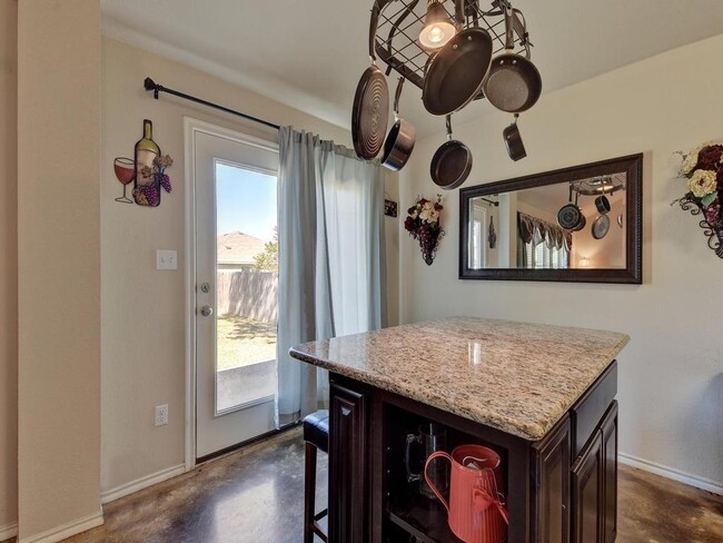 Building Photo - 1096 Twin Estates Dr