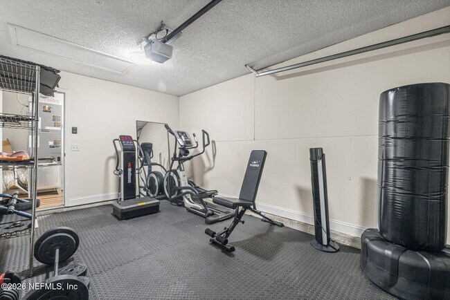 Building Photo - 2658 Sam Houston Pl