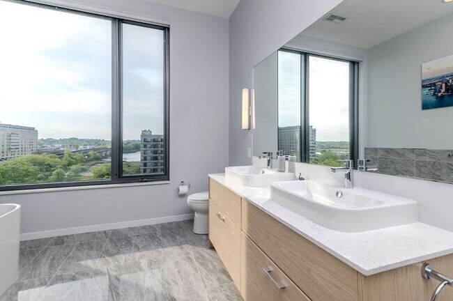 Building Photo - 60 Quincy Shore Dr