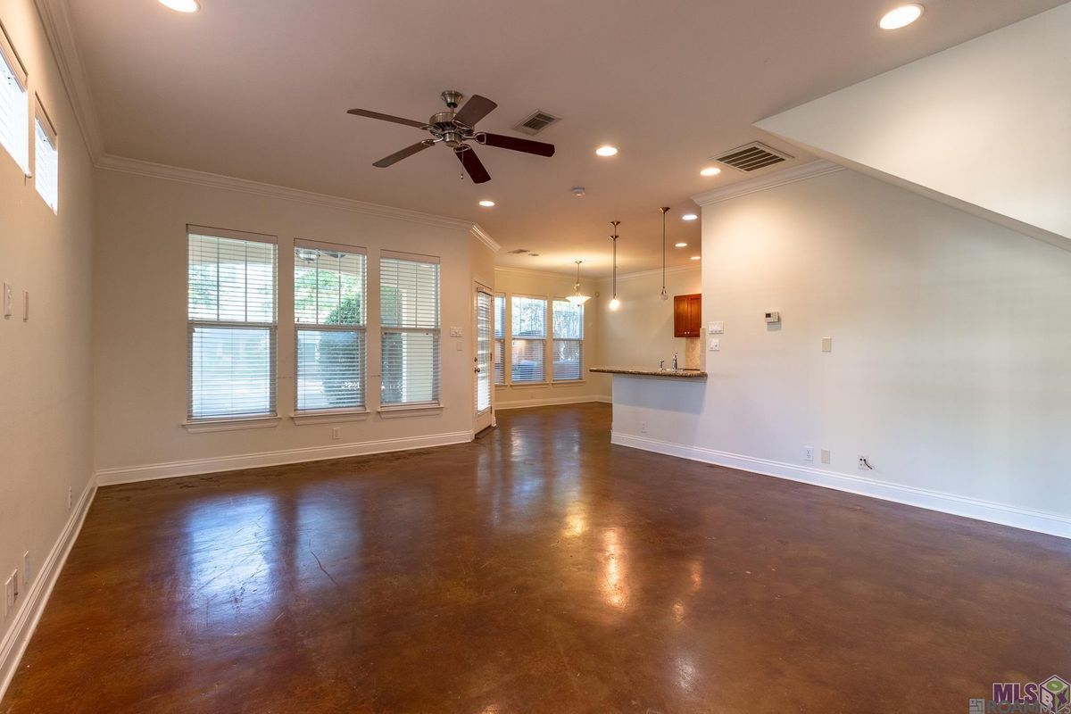 Building Photo - 8000 Stonelake Ave