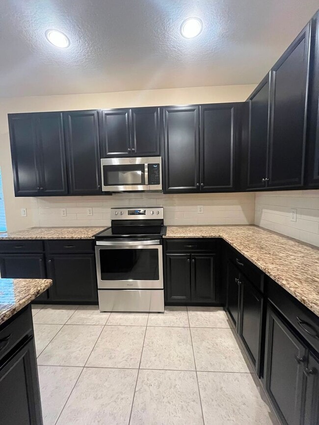 Building Photo - Beautiful 3-Bedroom + Flex Room Home for Rent in Sawgrass Plantation