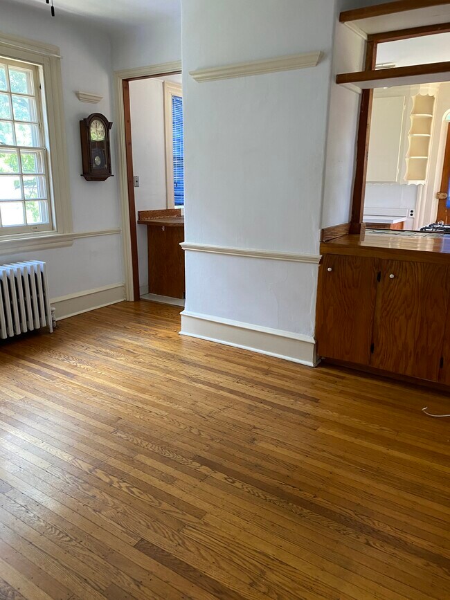 Building Photo - 7936 Montgomery Ave