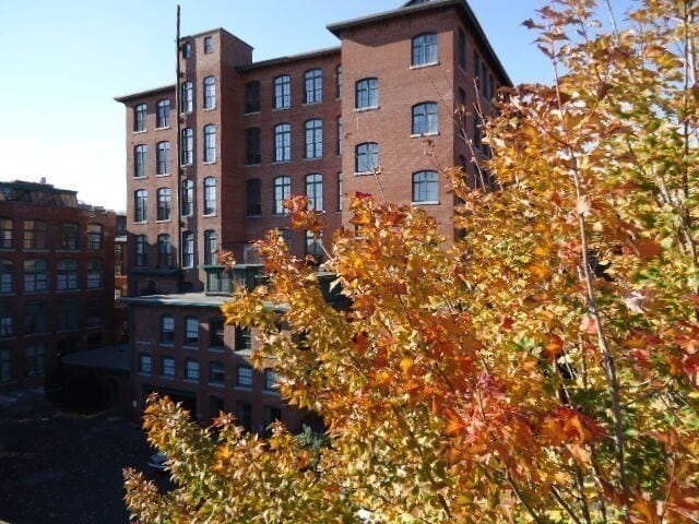 Building Photo - 200 Market St