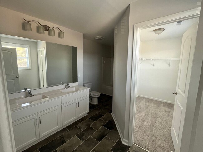 Building Photo - Leland - Newer construction house with two...