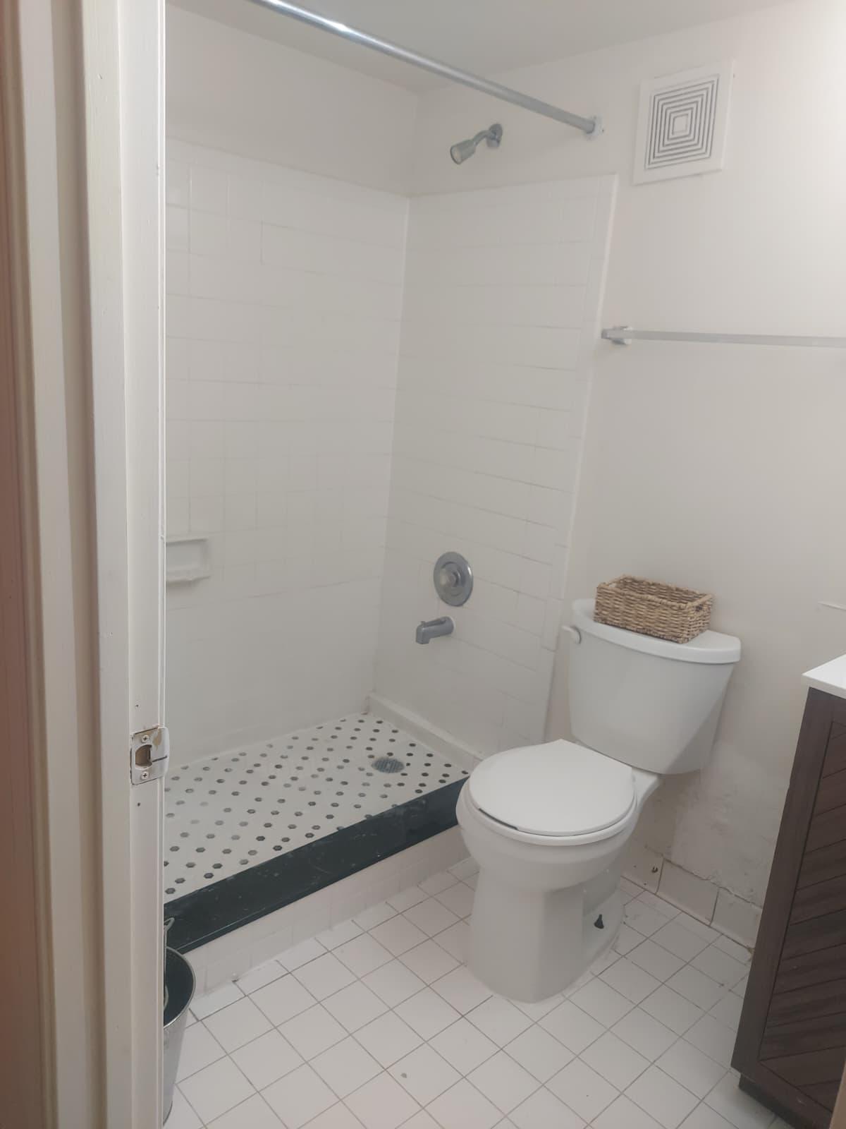 bathroom - 10507 Lake Arbor Way