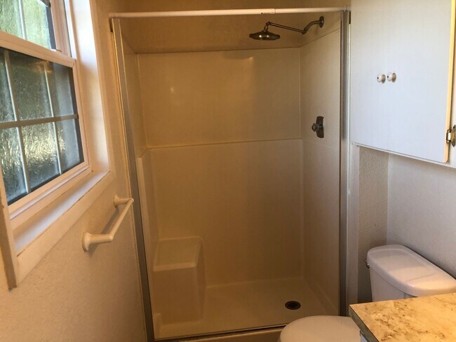 Building Photo - 3 bedroom 2 bathroom house in Thurston hills!