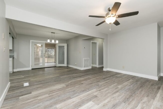 Building Photo - Beautiful Donelson Home in Great Location ...