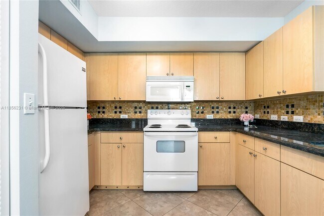 Building Photo - 1308 Villa Cir