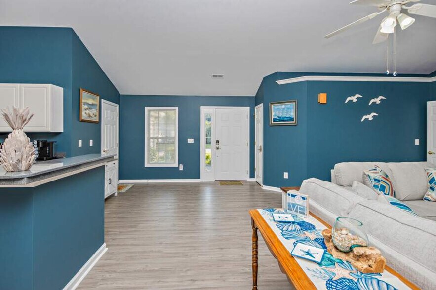 Building Photo - 255 Melody Gardens Dr