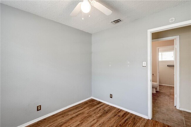Building Photo - 1101 S Trace Dr