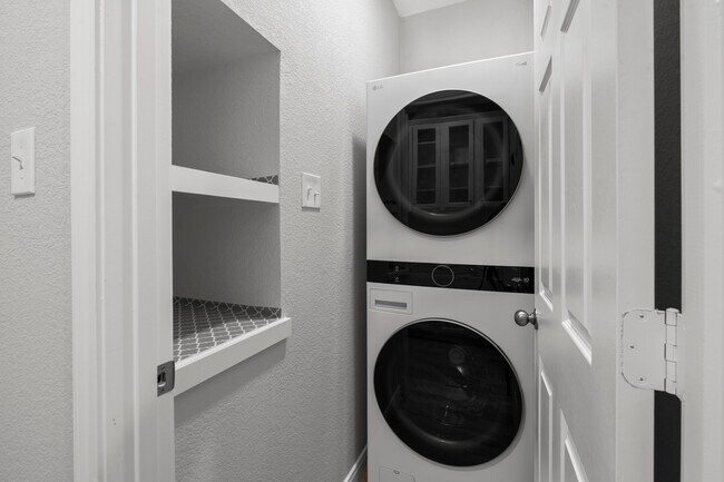 Building Photo - 15 Patina Pines Pl